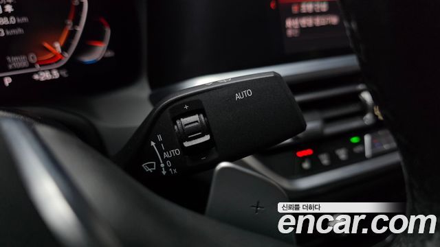 BMW 3-Series 2021 — photo 28
