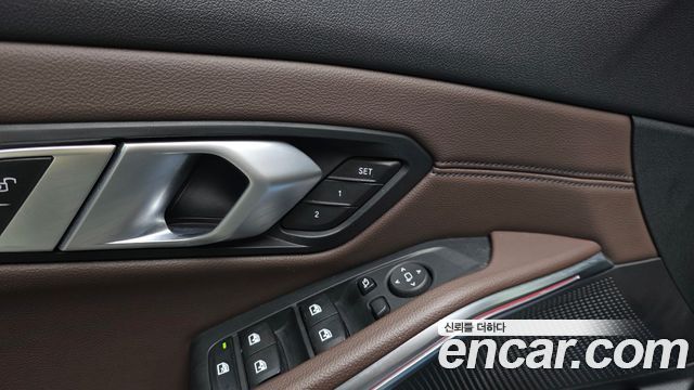 BMW 3-Series 2021 — photo 30
