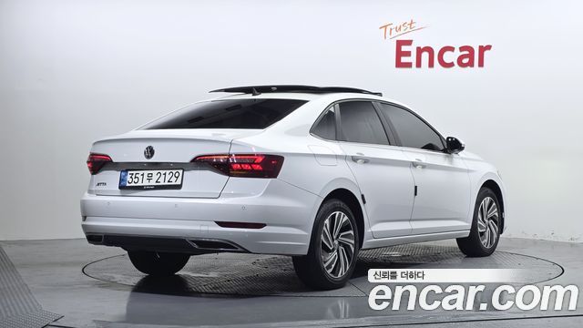 Volkswagen Jetta 2020 — photo 2