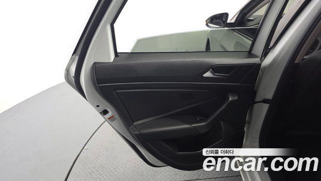 Volkswagen Jetta 2020 — photo 15