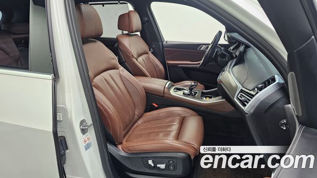 BMW X5 2021 — photo 16