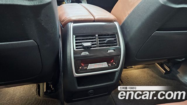 BMW X5 2021 — photo 28