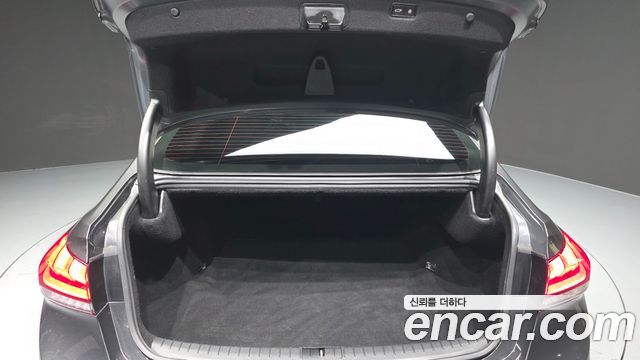 Genesis G80 2017 — photo 20