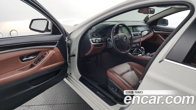 BMW 5-Series 2013 — photo 10