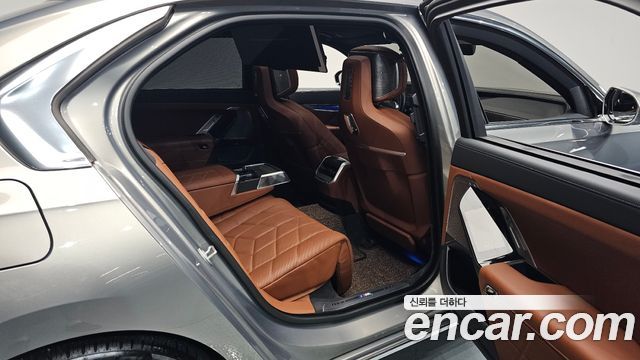 BMW 7-Series 2024 — photo 18