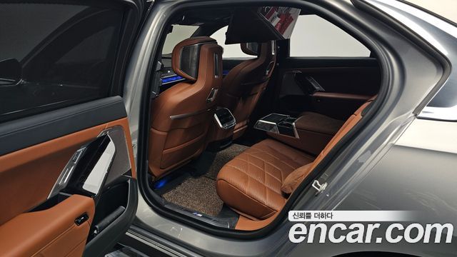 BMW 7-Series 2024 — photo 16