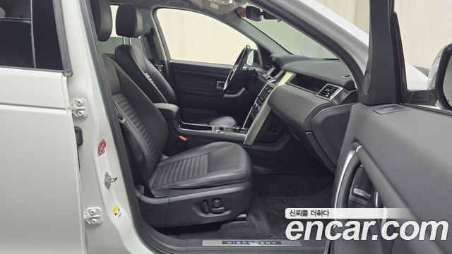 Land Rover Discovery Sport 2018 — photo 16