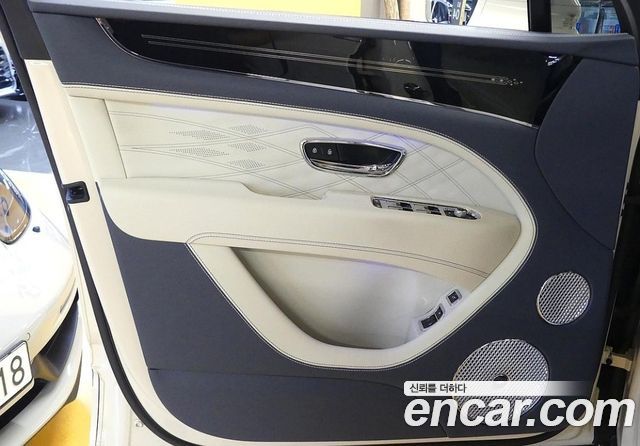 Bentley Bentayga 2024 — photo 11