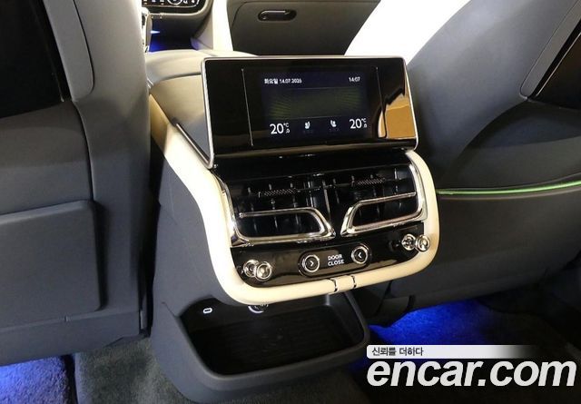 Bentley Bentayga 2024 — photo 17