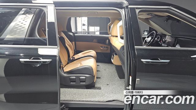 Kia Canival 2023 — photo 11