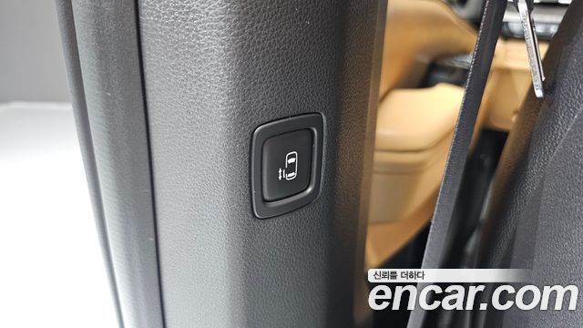 Kia Canival 2023 — photo 17