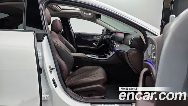 Mercedes-Benz CLS-Class 2021 — photo 16