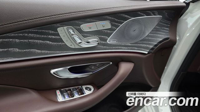 Mercedes-Benz CLS-Class 2021 — photo 28