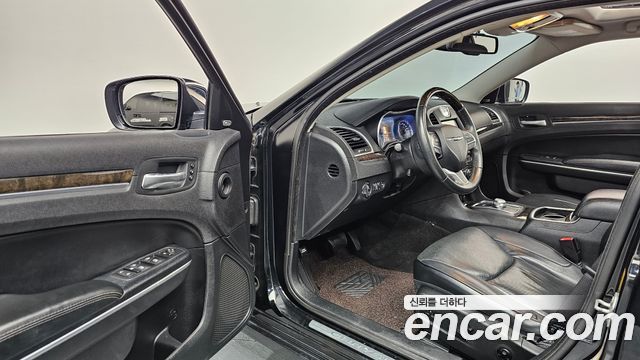 Chrysler 300C 2015 — photo 10