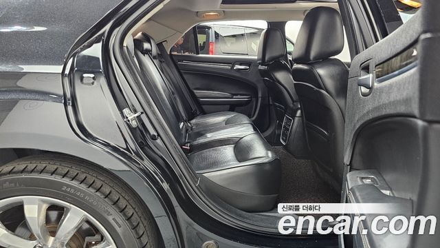 Chrysler 300C 2015 — photo 11