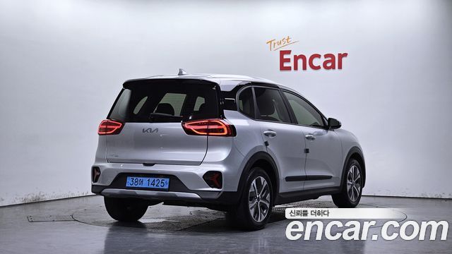 Kia Niro 2023 — photo 2