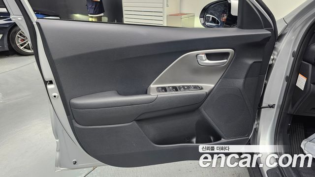 Kia Niro 2023 — photo 14