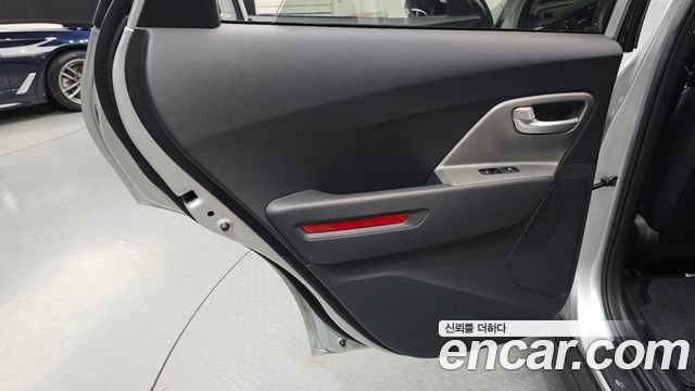 Kia Niro 2023 — photo 15