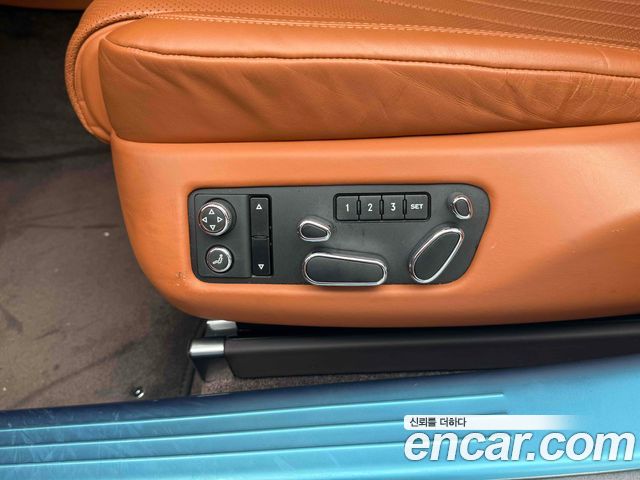 Bentley Flying Spur 2018 — photo 9