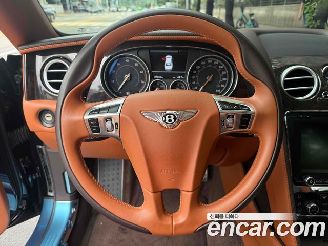 Bentley Flying Spur 2018 — photo 12