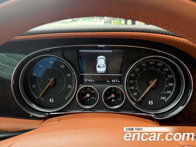 Bentley Flying Spur 2018 — photo 13