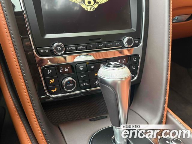 Bentley Flying Spur 2018 — photo 15