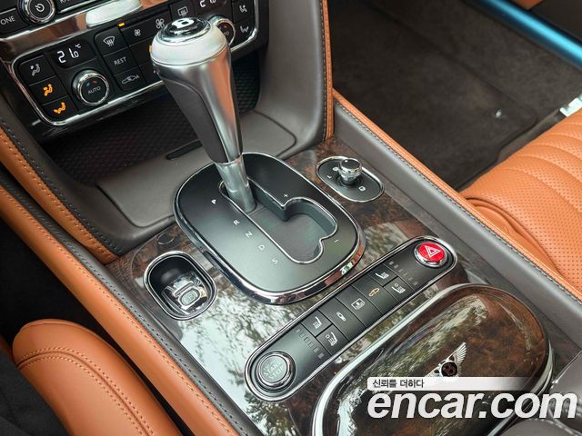 Bentley Flying Spur 2018 — photo 16