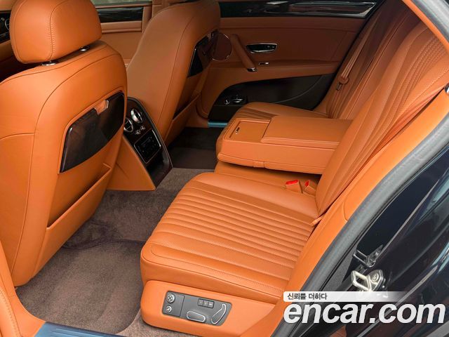 Bentley Flying Spur 2018 — photo 17