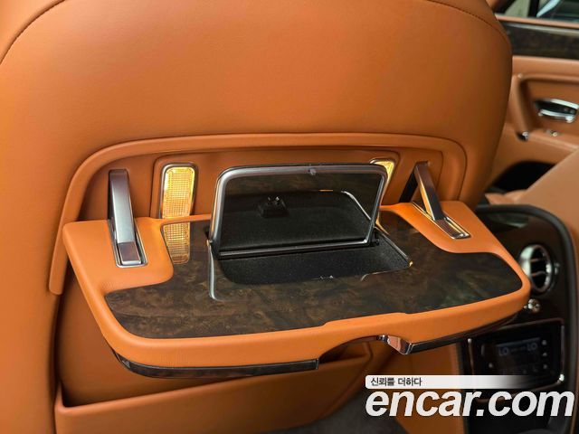 Bentley Flying Spur 2018 — photo 18