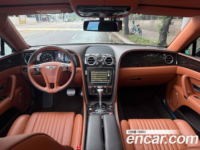 Bentley Flying Spur 2018 — photo 20