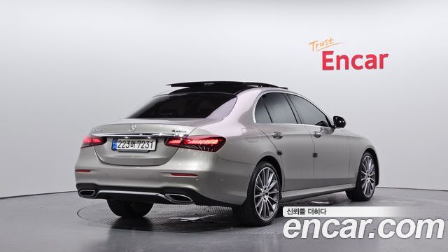 Mercedes-Benz E-Class 2022 — photo 2