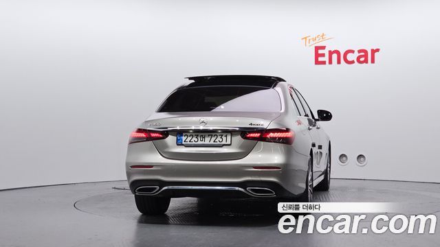Mercedes-Benz E-Class 2022 — photo 4