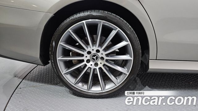 Mercedes-Benz E-Class 2022 — photo 5