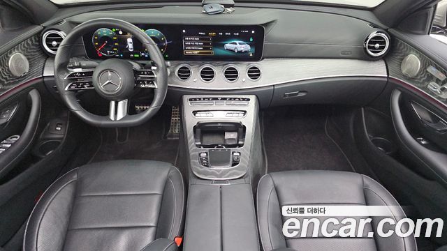 Mercedes-Benz E-Class 2022 — photo 10