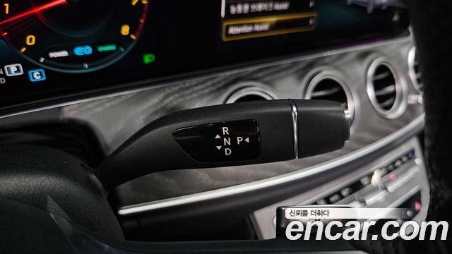 Mercedes-Benz E-Class 2022 — photo 12