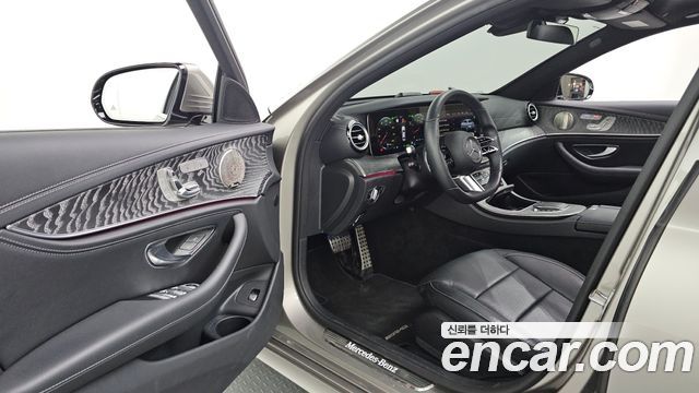 Mercedes-Benz E-Class 2022 — photo 13