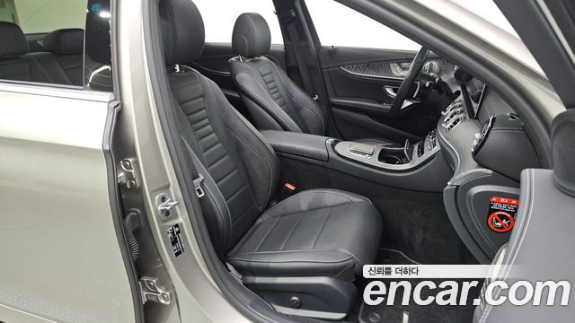 Mercedes-Benz E-Class 2022 — photo 18