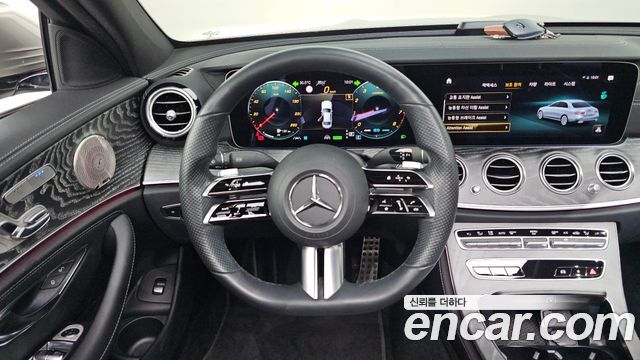 Mercedes-Benz E-Class 2022 — photo 19