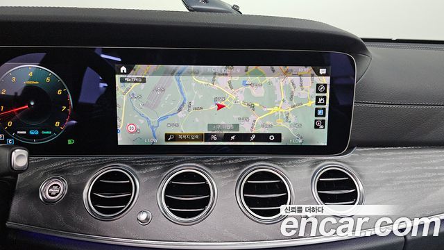 Mercedes-Benz E-Class 2022 — photo 20