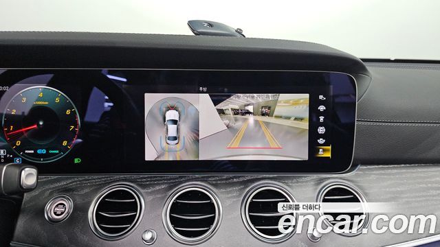 Mercedes-Benz E-Class 2022 — photo 21