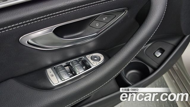 Mercedes-Benz E-Class 2022 — photo 23