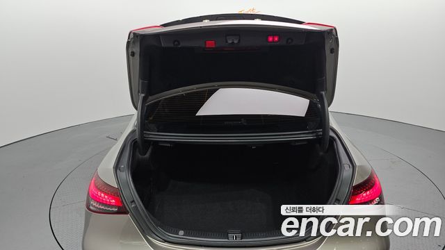 Mercedes-Benz E-Class 2022 — photo 26