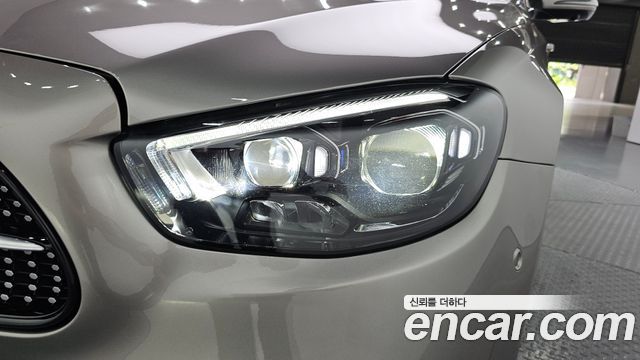 Mercedes-Benz E-Class 2022 — photo 8