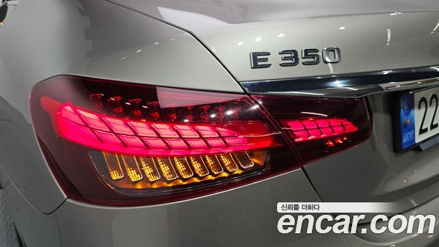 Mercedes-Benz E-Class 2022 — photo 9