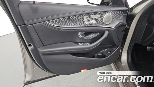 Mercedes-Benz E-Class 2022 — photo 14