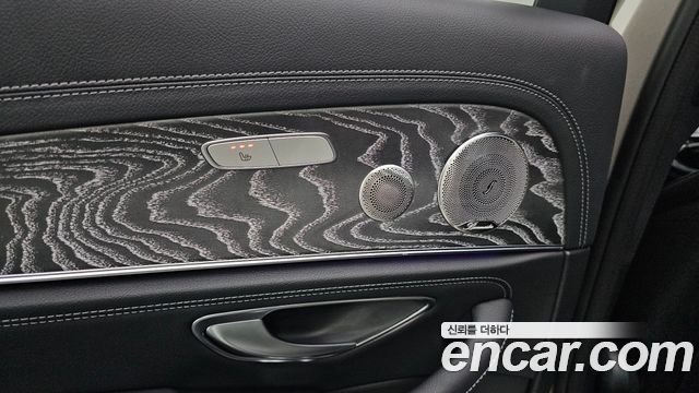 Mercedes-Benz E-Class 2022 — photo 28