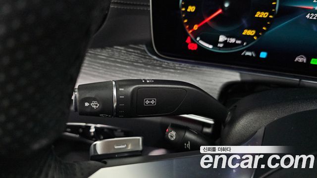 Mercedes-Benz E-Class 2022 — photo 29