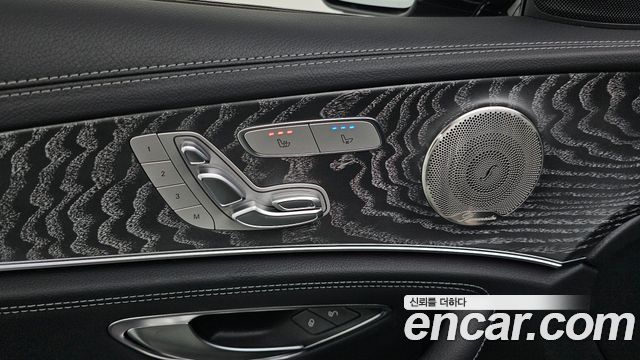 Mercedes-Benz E-Class 2022 — photo 32