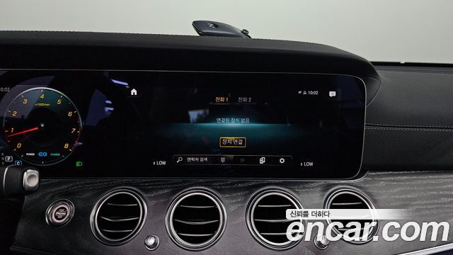 Mercedes-Benz E-Class 2022 — photo 34