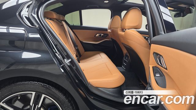 BMW 3-Series 2024 — photo 17